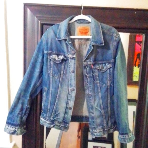 Levi's Jackets & Blazers - Nwot Levi Strauss standard fit denim trucker  jacket. Medium wash